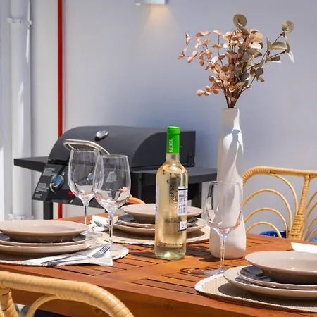 Chic House 2 In By El Trocader