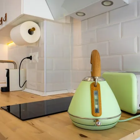 Chic House 2 In By El Trocader *