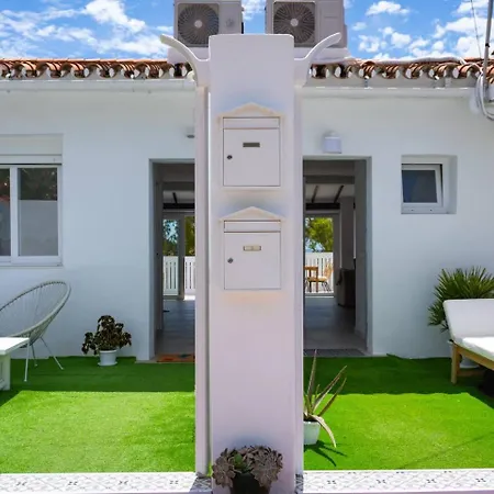 Chic House 2 In By El Trocader