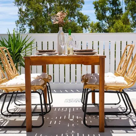 Chic House 2 In By El Trocader *