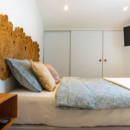 Chic House 2 In By El Trocader בית נופש בנאלמדנה